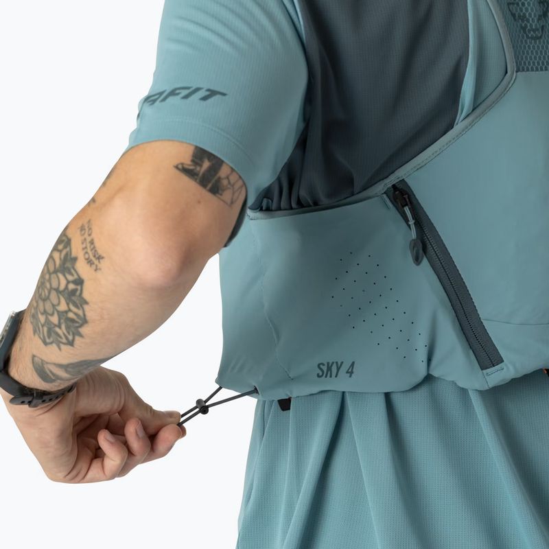 Běžecká vesta DYNAFIT Sky 4 Vest smoke blue/cinder 8