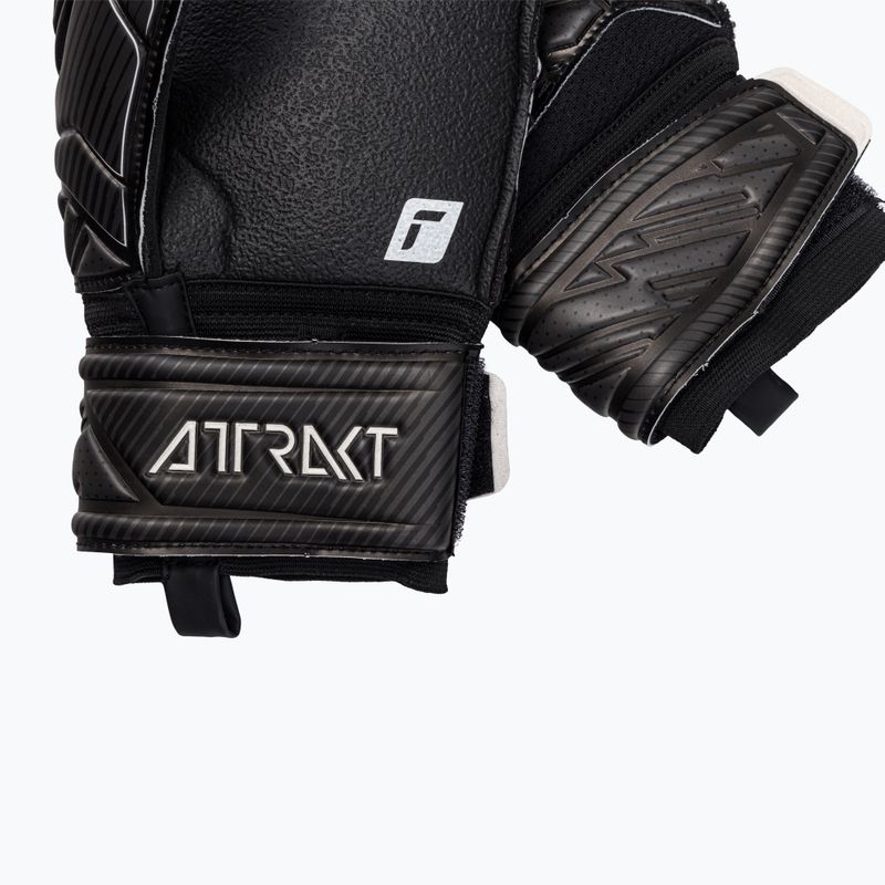 Brankářské rukavice Reusch Attrakt Resist Finger Support černé 5270610-7700 4