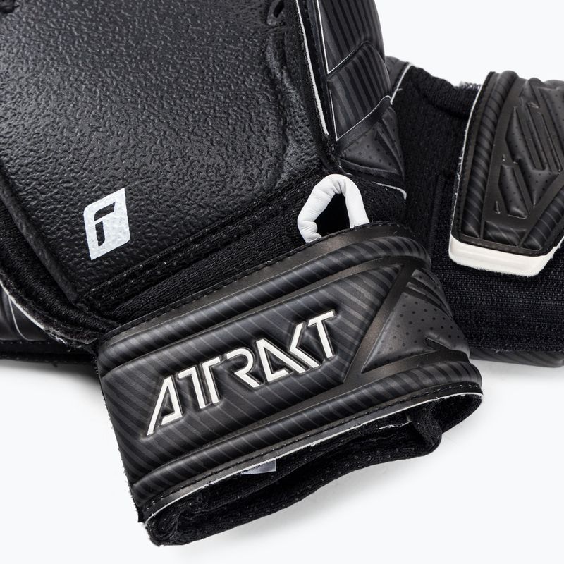 Reusch Attrakt Resist Finger Support Junior dětské brankářské rukavice černé 5272610 4