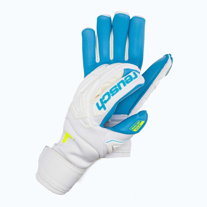 Reusch Attrakt Freegel Aqua Větruodolné brankářské rukavice bílé 5270459 2