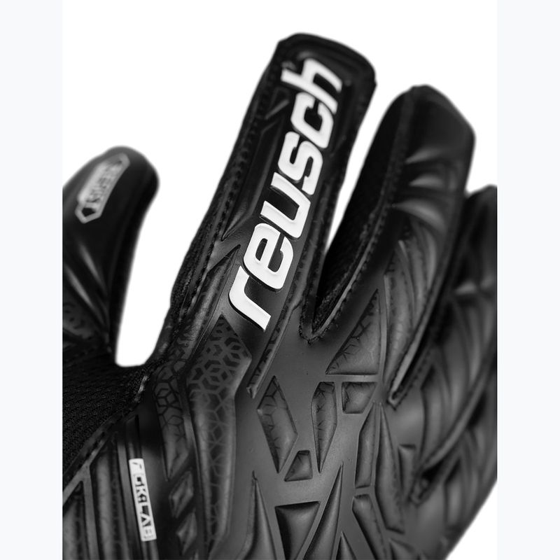 Dětské brankářské rukavice  Reusch Attrakt Resist Junior black 5