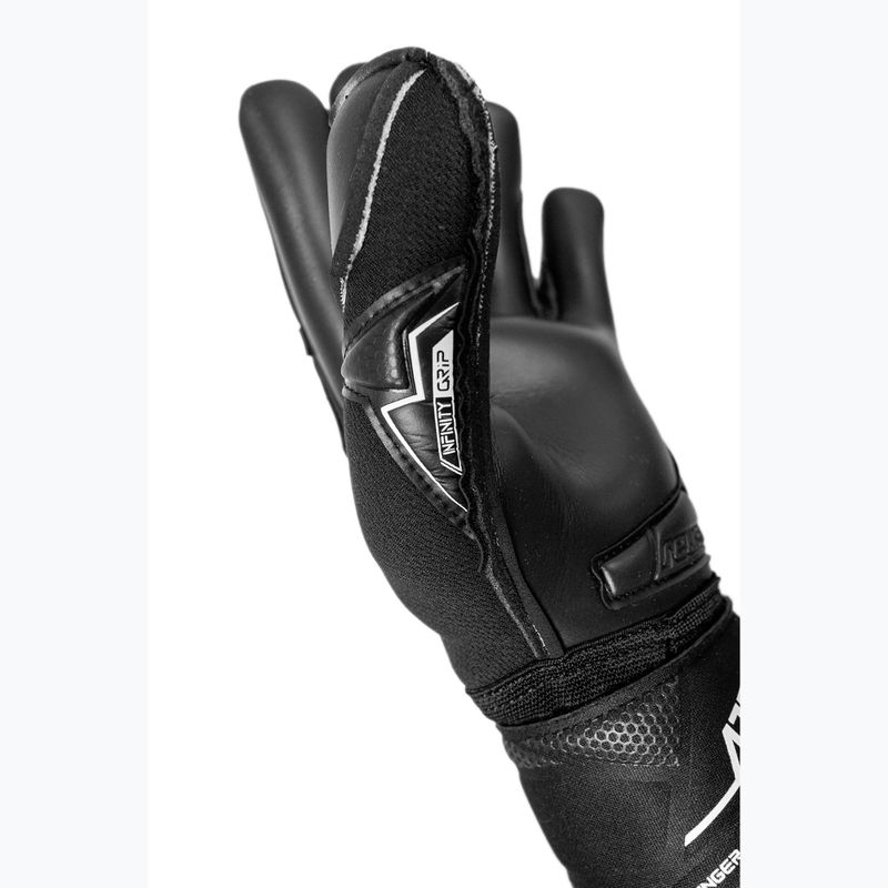 Brankářské rukavice Reusch Attrakt Freegel Infinity Finger Support 5670730-7700 black 5