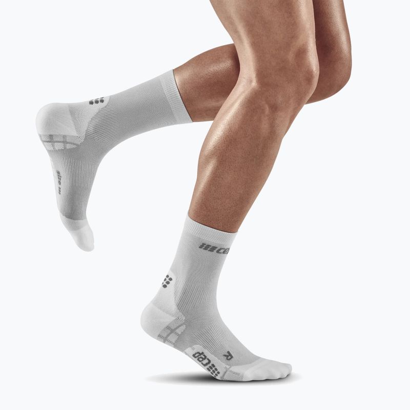 Pánské kompresní běžecké ponožky   CEP Ultralight Short carbon white 2
