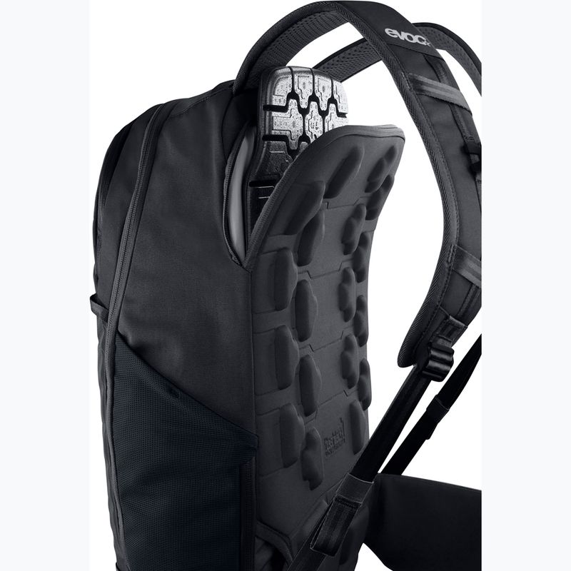 Cyklistický batoh EVOC Commute Pro 22 l black 11