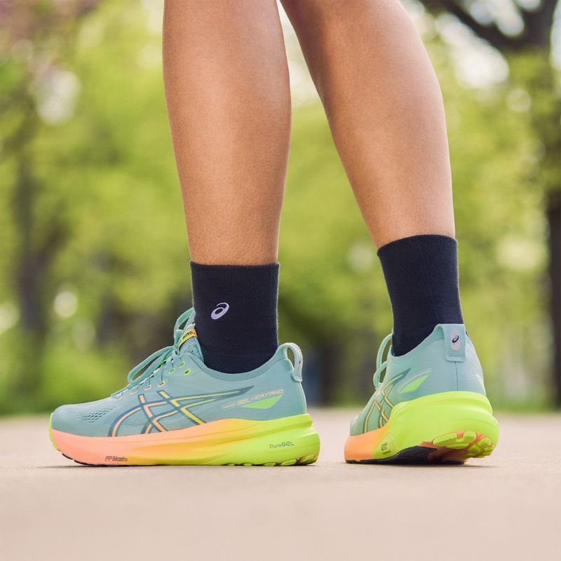 Buty do biegania damskie ASICS Gel-Kayano 31 Paris light celadon/safety yellow 4