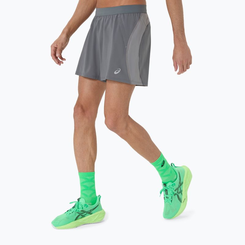 Pánské běžecké šortky ASICS Road 5IN clay grey/steel grey/illuminate green 4