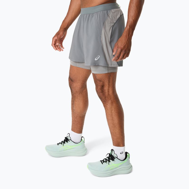 Pánské běžecké šortky ASICS Road 2N1 5IN clay grey/steel grey/illuminate green 4
