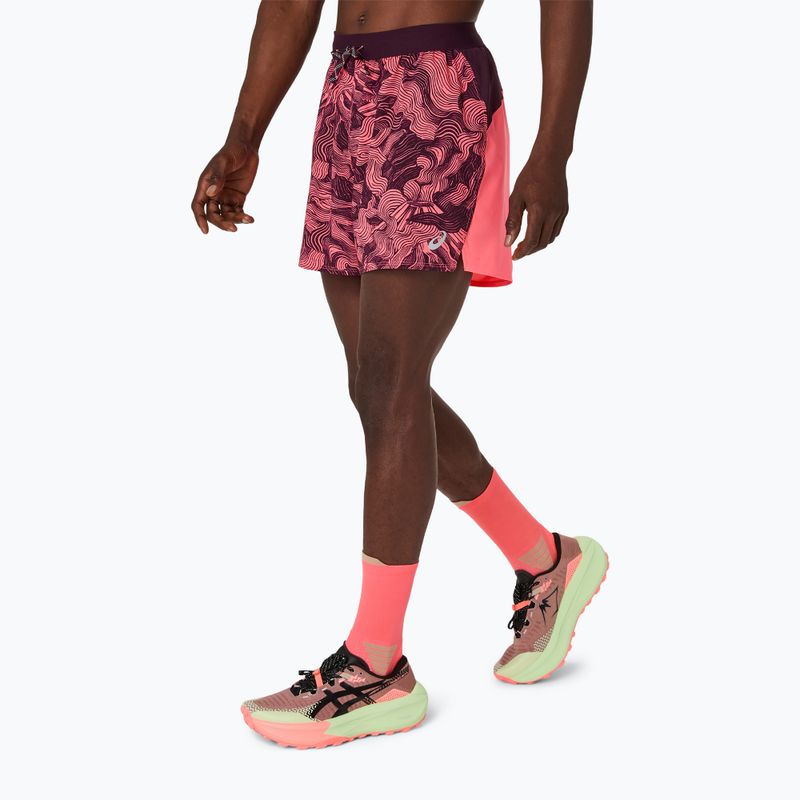 Pánské běžecké šortky Asics Fujitrail All Over Print 5In Short Blazing Coral/Dark Aubergine 2