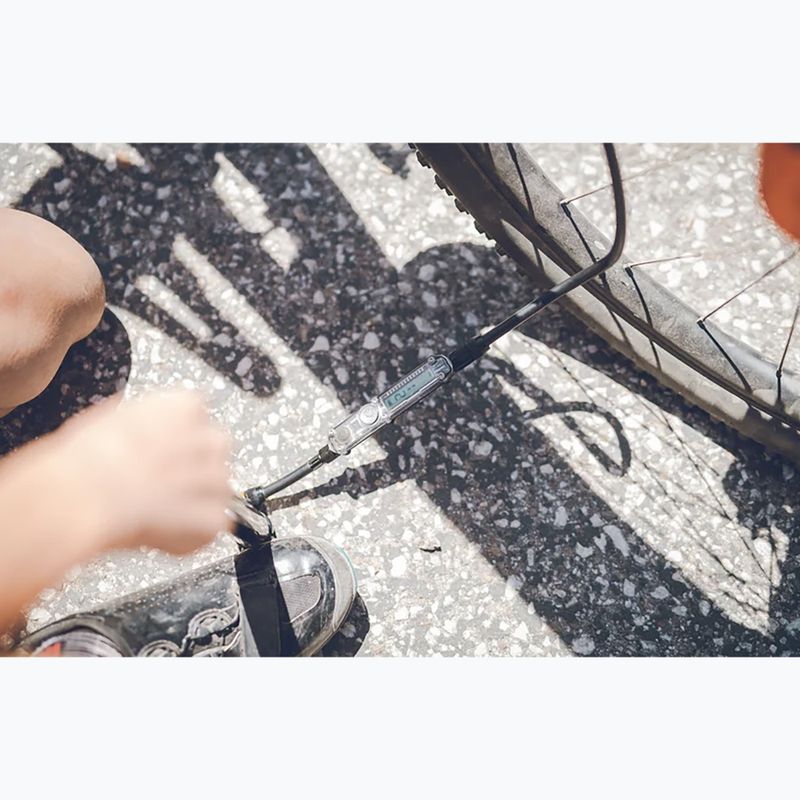 Pumpička na kolo Lezyne Micro Floor Drive Digital HVG 90psi gloss black 3