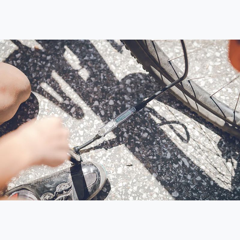 Pumpička na kolo Lezyne Micro Floor Drive Digital HPG 160psi gloss black 2