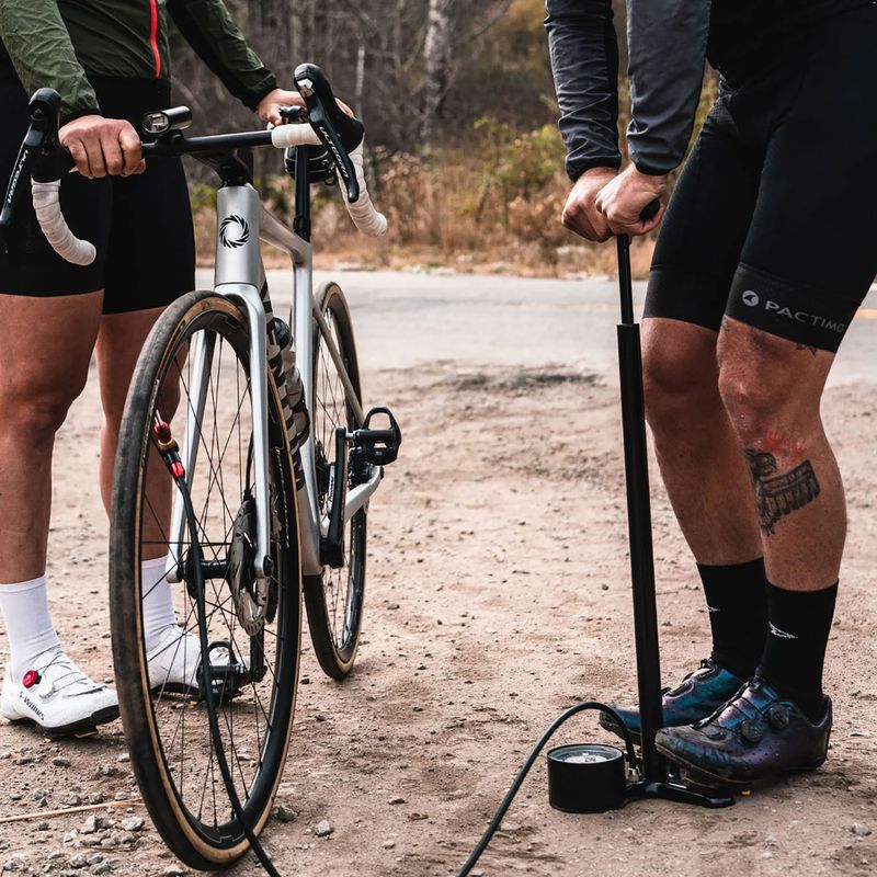 Pumpa na kolo Lezyne Classic Floor Drive 3.5 220psi metallic black 7