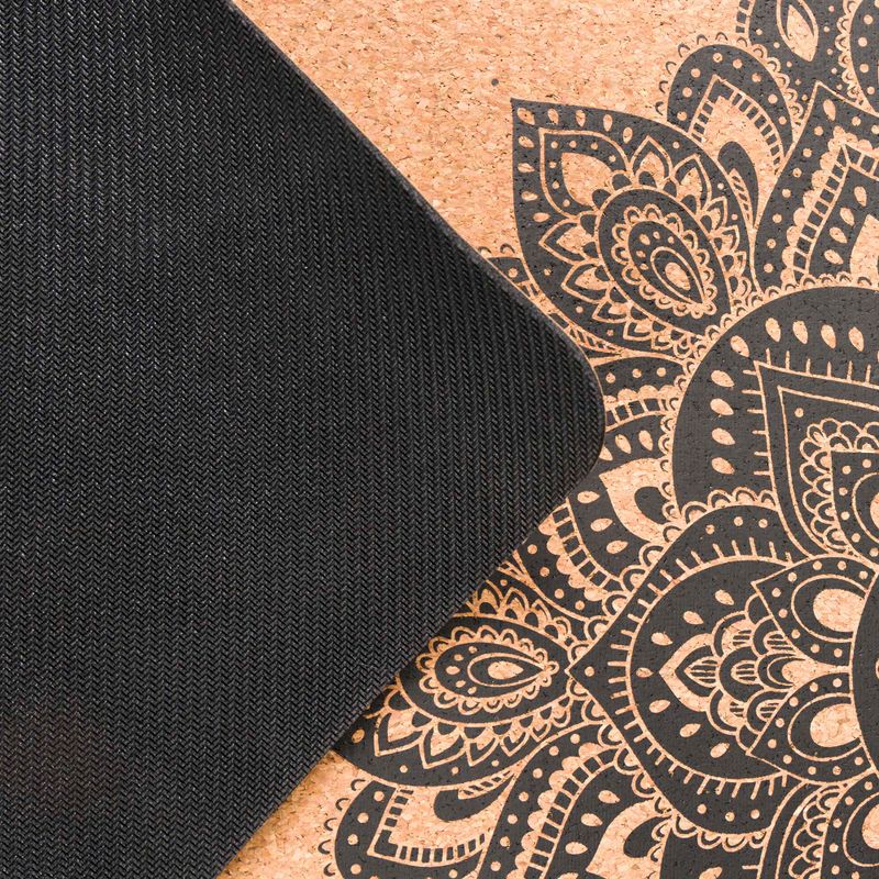 Cestovní podložka na jógu Yoga Design Lab Cork 1,5 mm hnědá Mandala Black 4