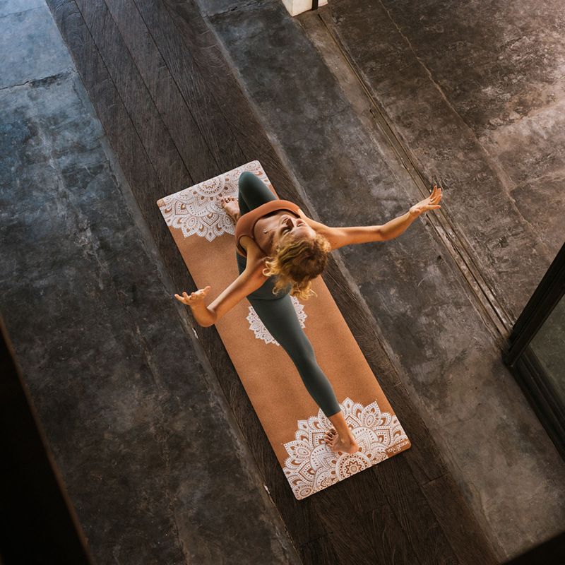 Podložka na jógu Yoga Design Lab Cork 5,5 mm hnědá Mandala White 5
