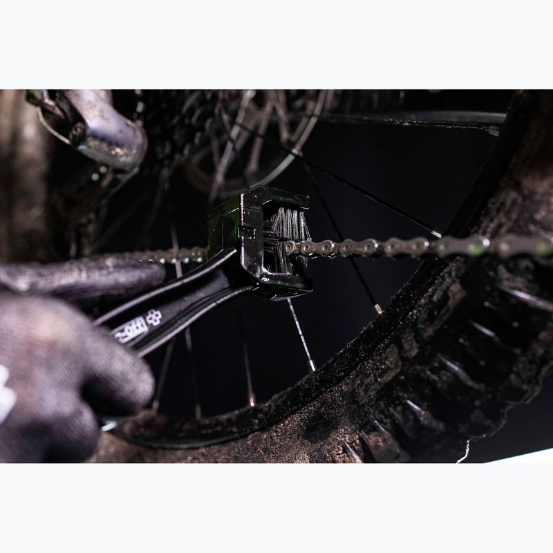 Kartáč na čištění řetězu Muc-Off Bicycle Chain Brush 2