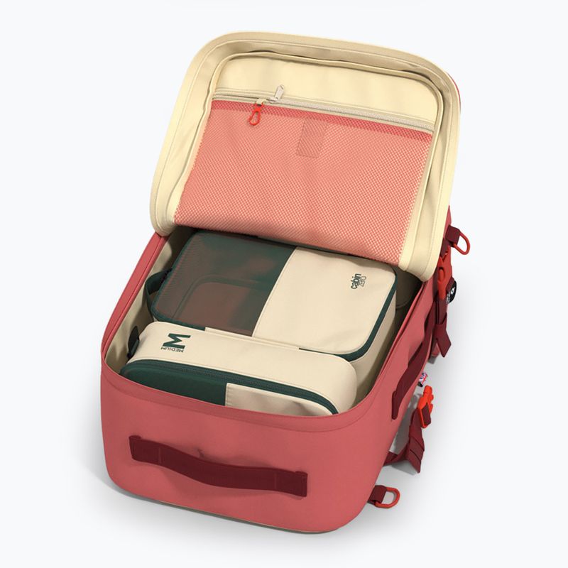 Turistický batoh CabinZero Classic Pro 32 l peach valley 11