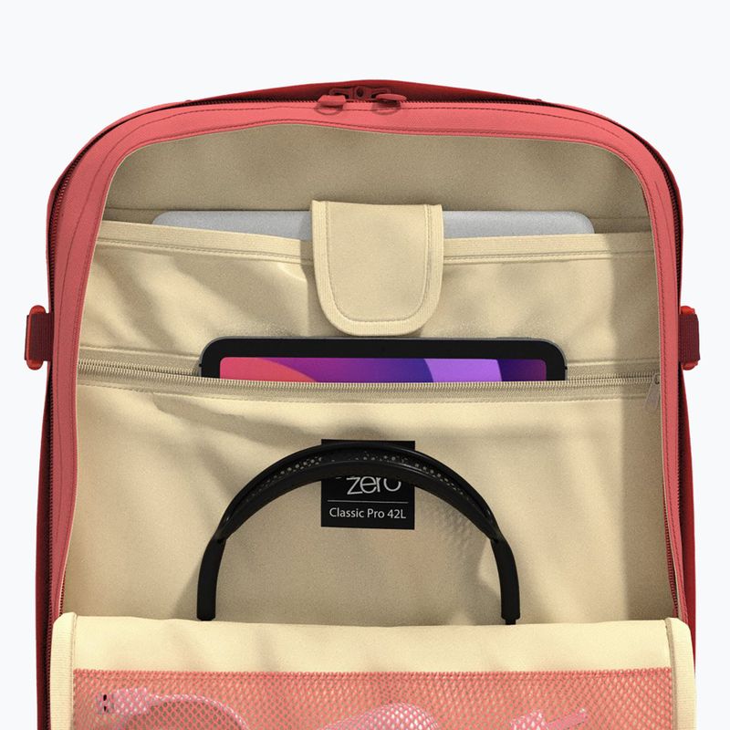 Turistický batoh CabinZero Classic Pro 42 l peach valley  13