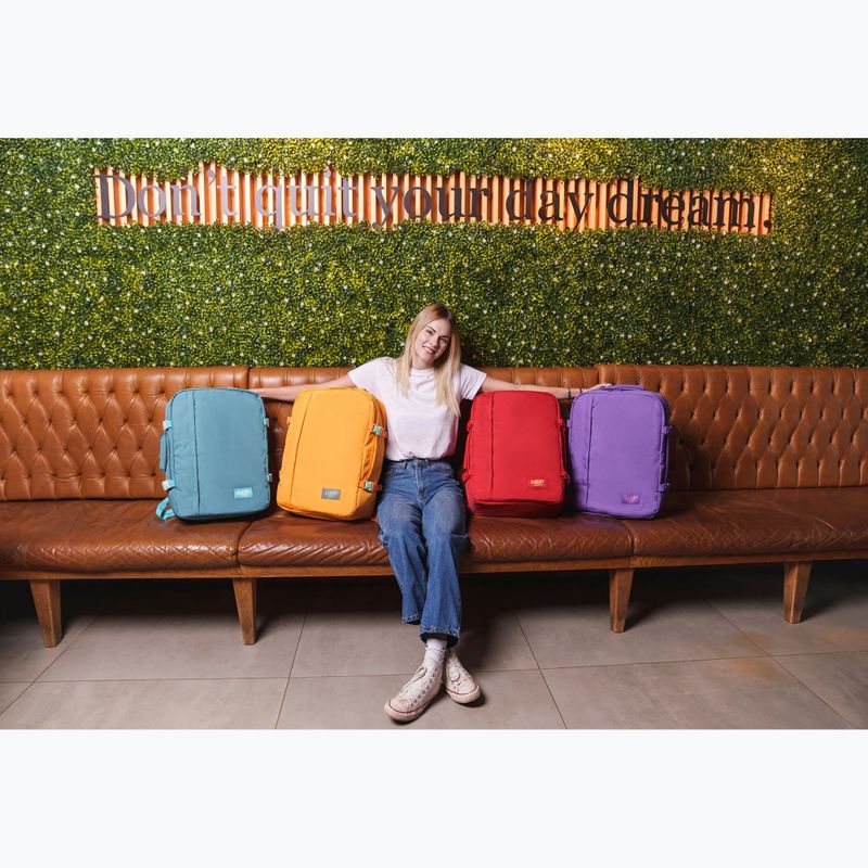 Turistický batoh CabinZero Classic 44 l ketchup 13