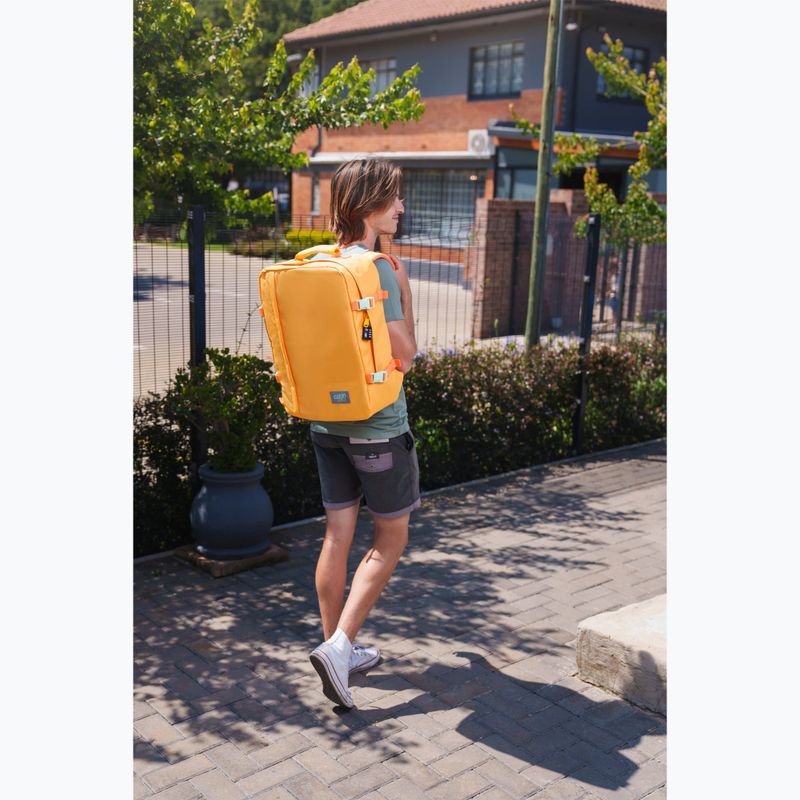 Turistický batoh CabinZero Classic 44 l honeycomb 16