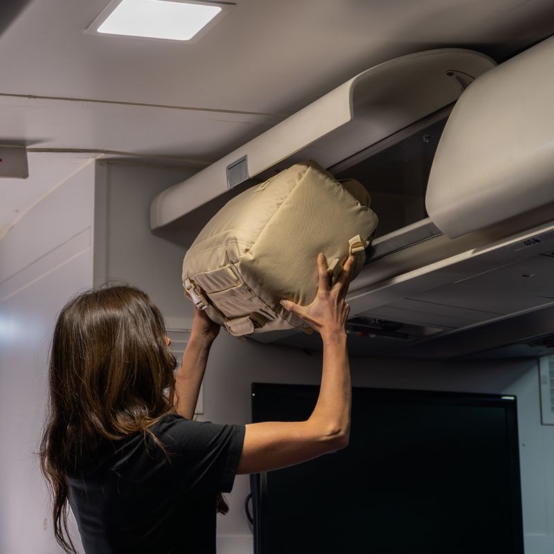 Turistický batoh CabinZero Classic Tech 28 l shell white 19