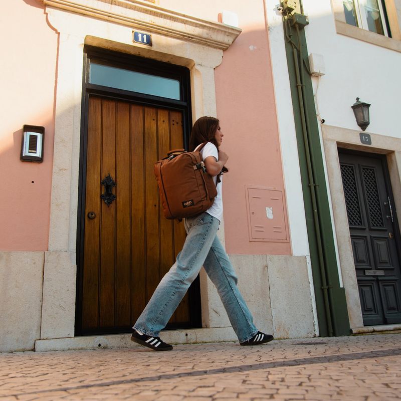 Turistický batoh CabinZero Classic Tech 28 l redwood 17