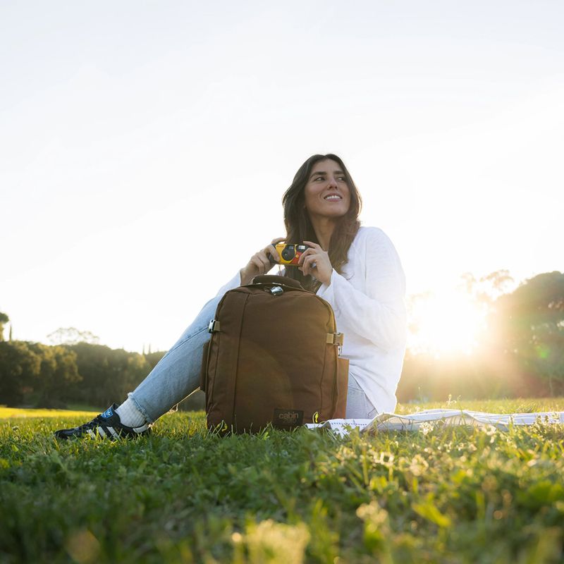 Turistický batoh CabinZero Classic Tech 28 l redwood 20