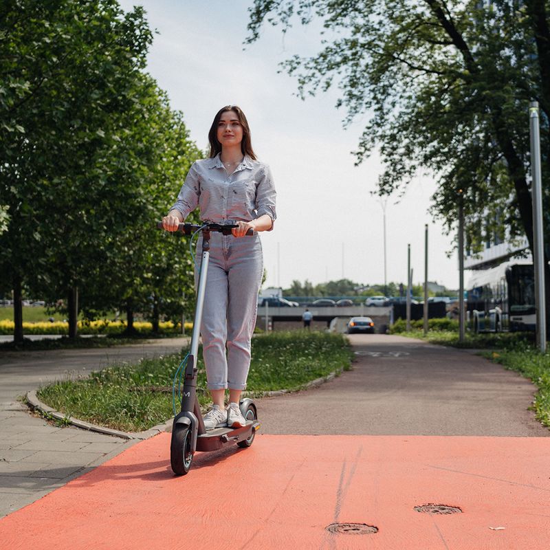 Motus Scooty 10 2022 elektrický skútr černý 18