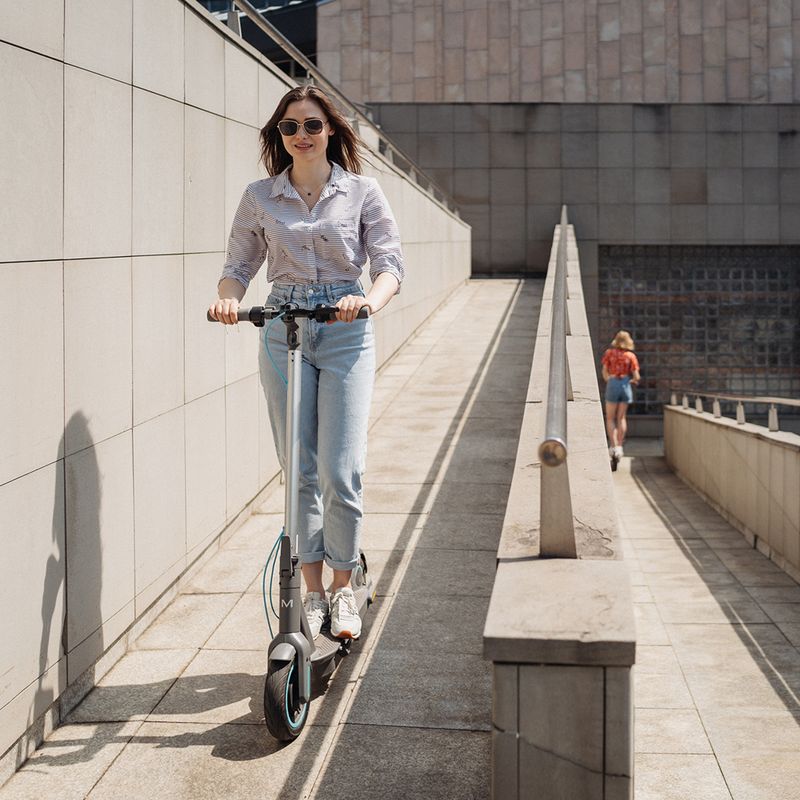 Motus Scooty 10 2022 elektrický skútr černý 19