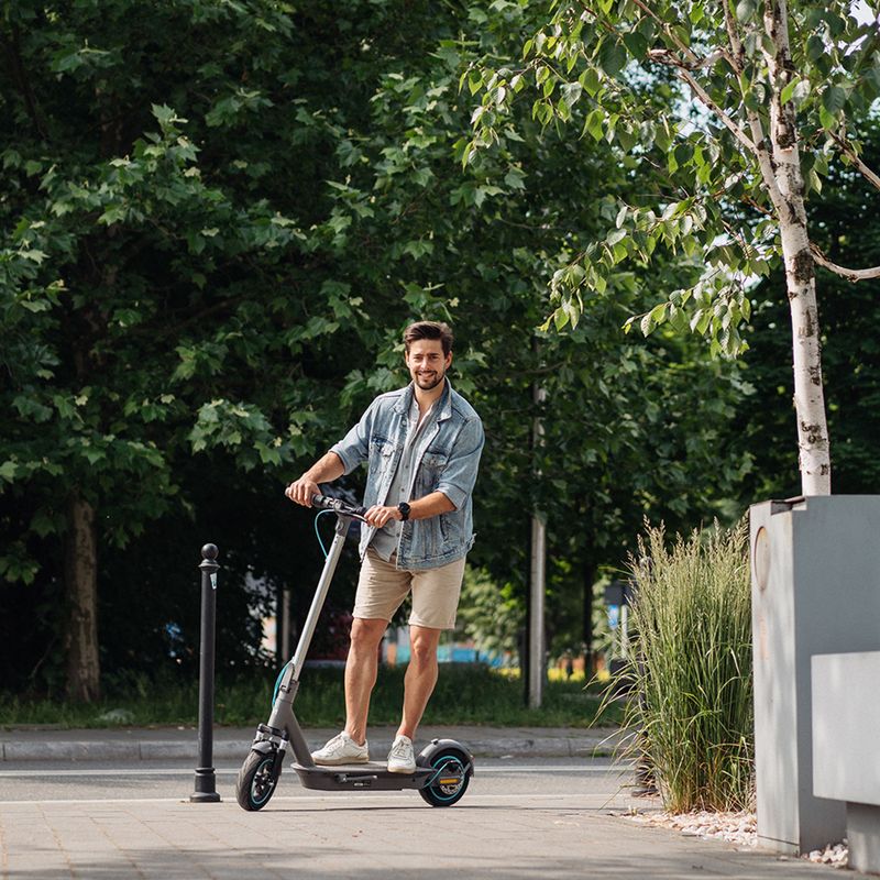Motus Scooty 10 plus 2022 stříbrný elektrický skútr 11