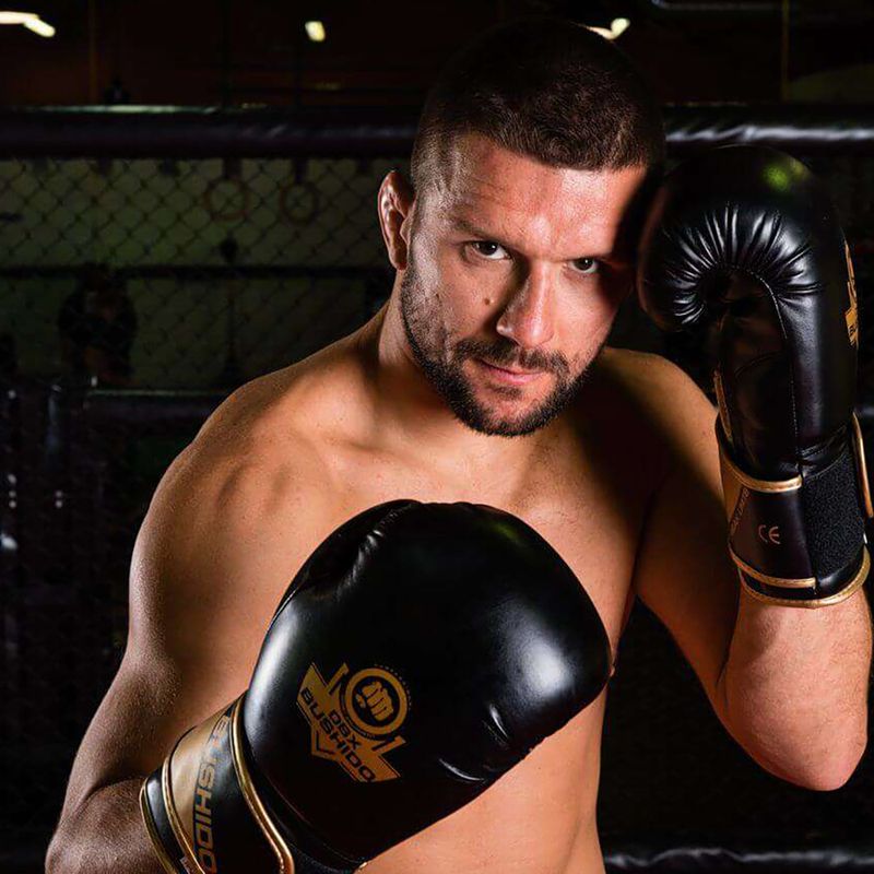 Boxerské rukavice DBX BUSHIDO B-2v10 černo-zlaté barvy 12