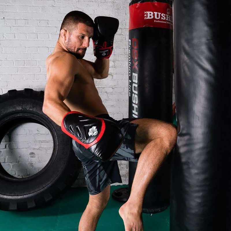 Boxerské rukavice Bushido se systémem ochrany zápěstí černé Bb4-12oz 18