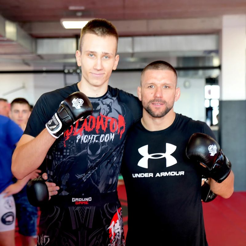 Grapplingové rukavice DBX BUSHIDO MMA Premium black/red 14