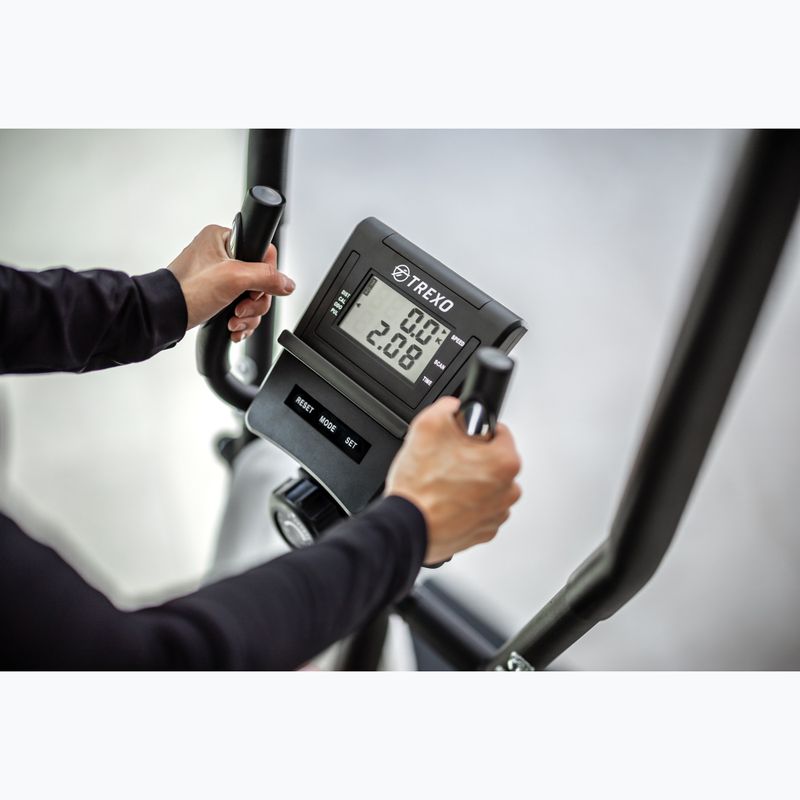 Eliptický trenažér XTREXO  ET300 černý 8