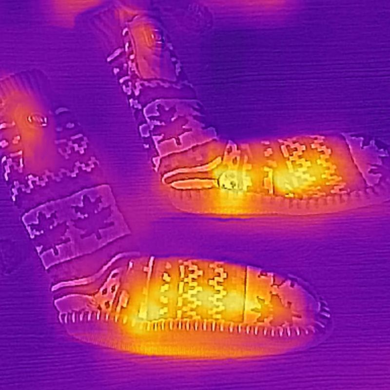 Vyhřívané pantofle s ponožkami  Glovii GQ4 bílé/červené/šedé 9