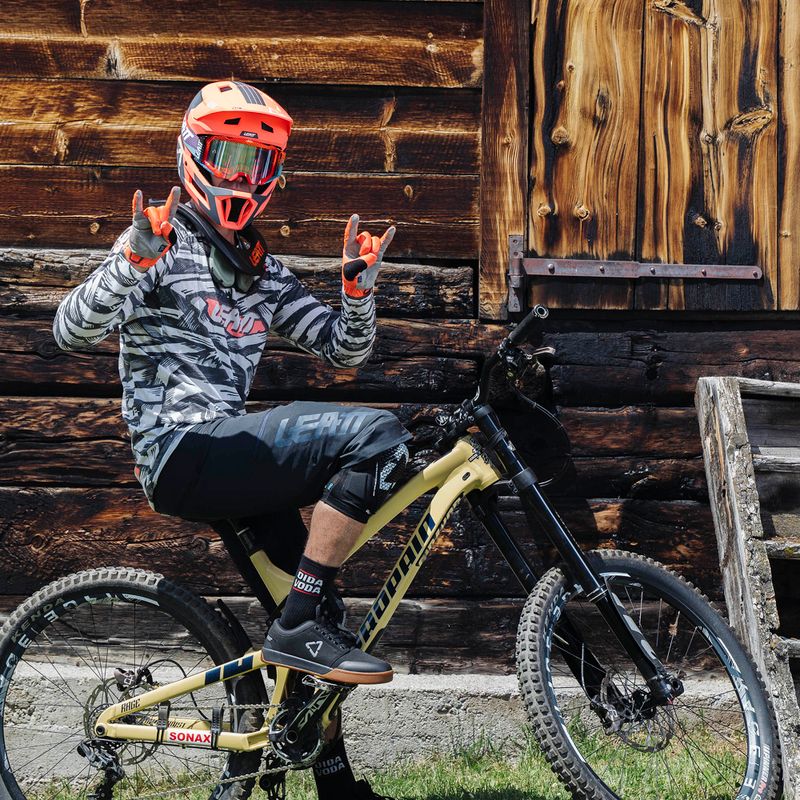 Cyklistická přilba Leatt MTB 4.0 Gravity V22 oranžová/černá 1022070512 11
