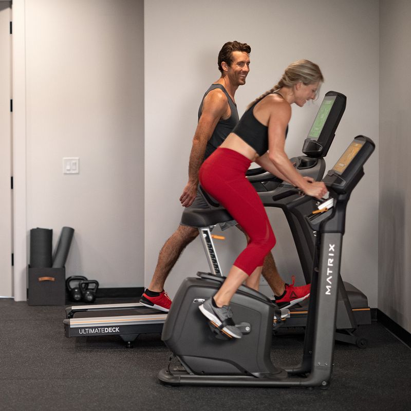 Rotoped Matrix Fitness Upright Bike + U30XIR černý MX-U30XIR 6