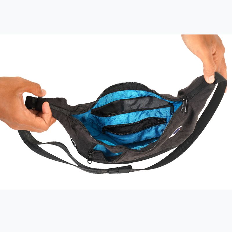 Taška přes rameno  Ticket To The Moon Upcycled Sling black 5