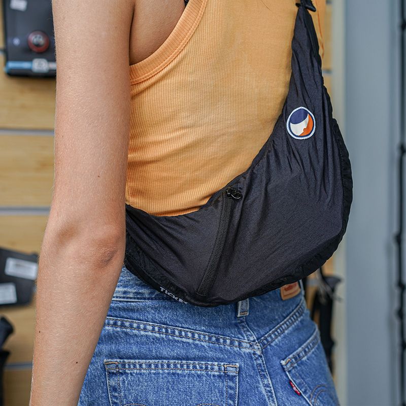 Taška přes rameno  Ticket To The Moon Upcycled Sling black 14