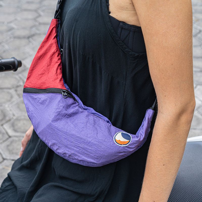 Taška přes rameno  Ticket To The Moon Upcycled Sling purple/burgundy 4