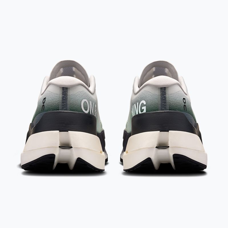 Pánské běžecké boty On Cloudboom Max white/black 4