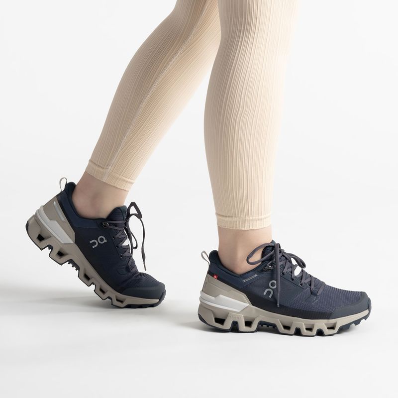 Dámské trekové boty ON Cloudwander Waterproof navy blue 7398572 2