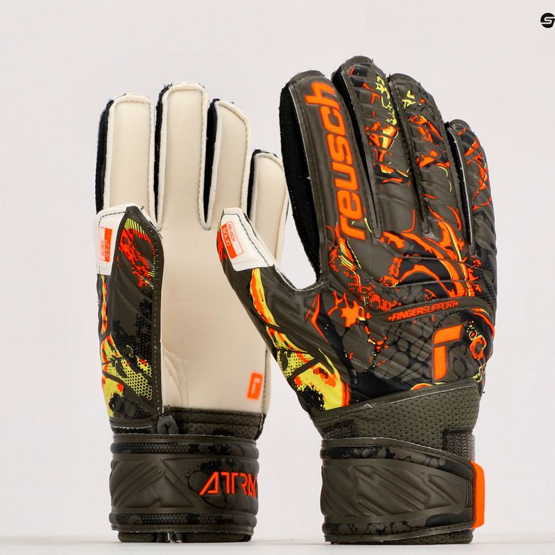 Dětské brankářské rukavice Reusch Attrakt Solid Finger Support Junior zelená 5372010-5556 9