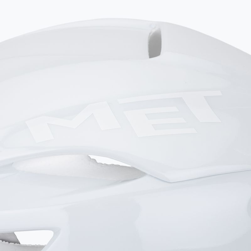 Cyklistická helma MET Manta MIPS absolute white le 7