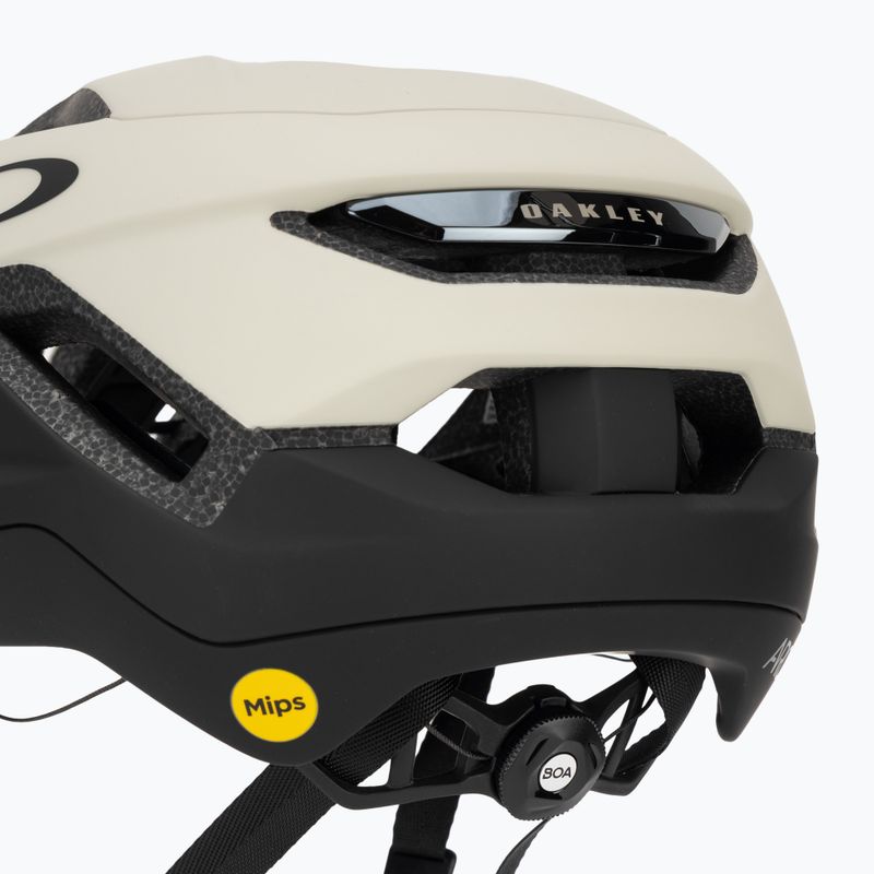 Cyklistická helma Oakley Aro5 Race EU matte sand/black 7