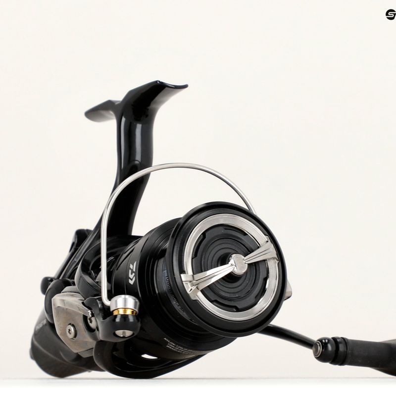 Kaprový naviják Daiwa Emcast BR 19 černý 10148-400 5