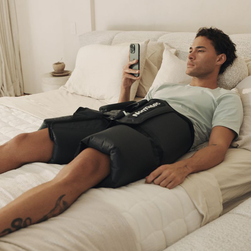 Kraťasy na regeneraci Normatec Premier Hip black 10