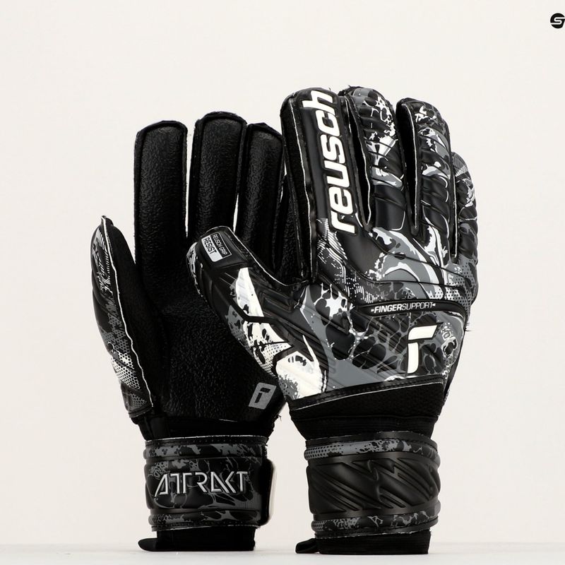 Reusch Attrakt Resist Finger Support Brankářské rukavice černé 5370610-7700 9