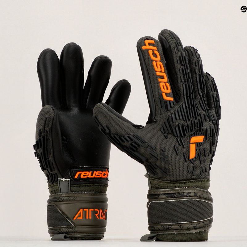 Reusch Attrakt Freegel Silver Finger Support Juniorské brankářské rukavice černo-zelené 5372030-5555 14