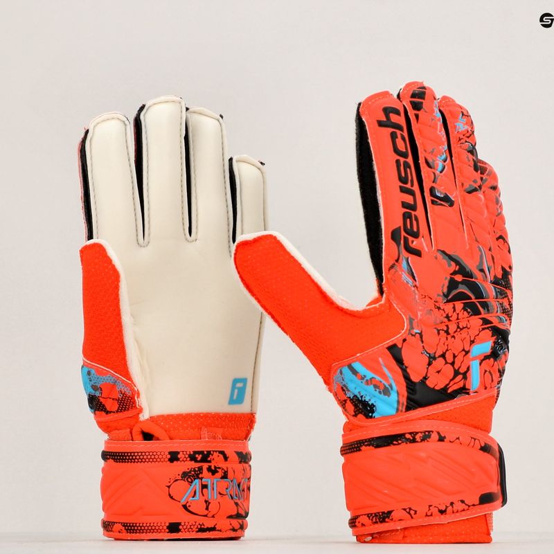 Dětské brankářské rukavice Reusch Attrakt Solid Junior červené 5372515-3334 9