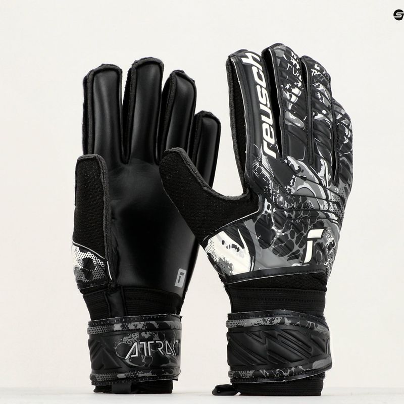 Reusch Attrakt Solid brankářské rukavice černé 5370515-7700 9