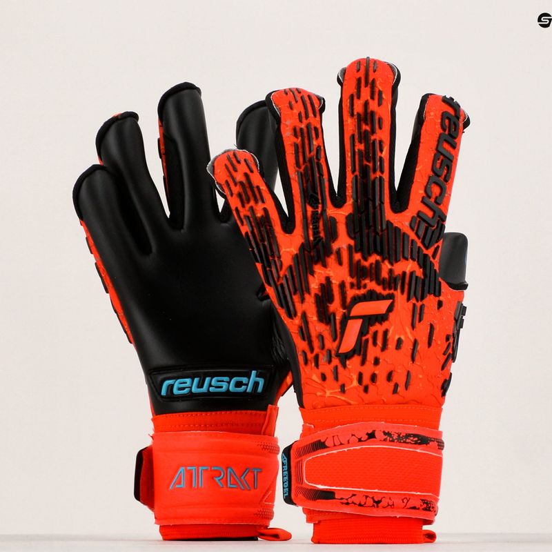 Reusch Attrakt Freegel Gold Evolution Cut brankářské rukavice červené 5370135-3333 9